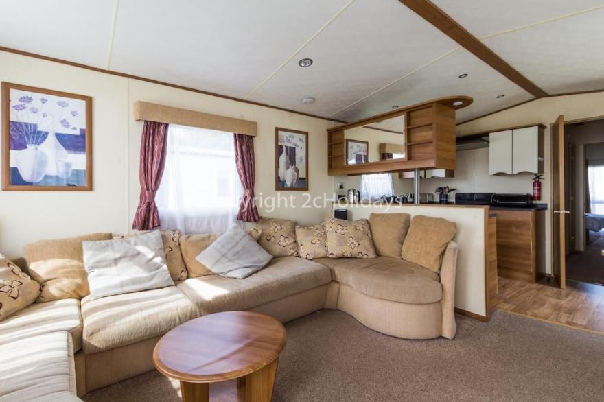 Brilliant 6 berth caravan for hire by the beach in Norfolk ref 50026H