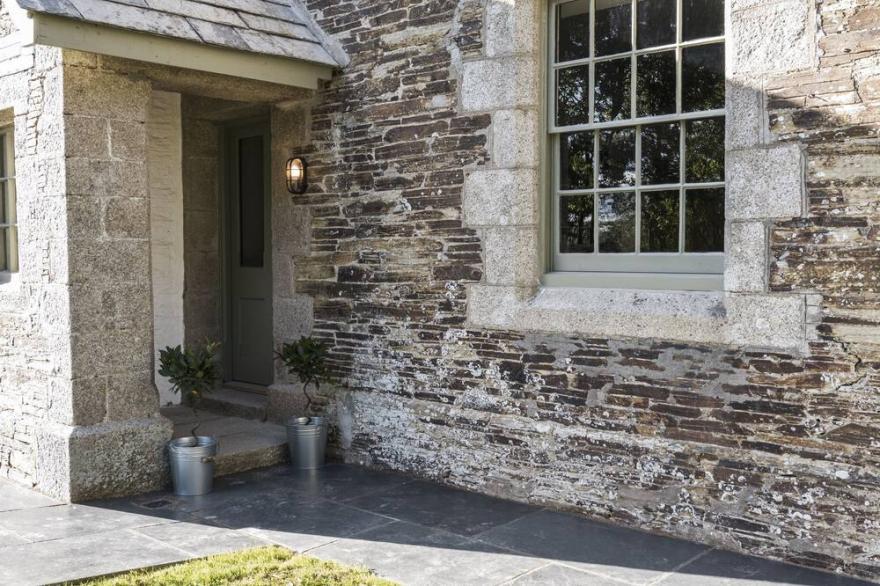 The Farm House at Bogee Farm - sleeps 8 guests  in 4 bedrooms