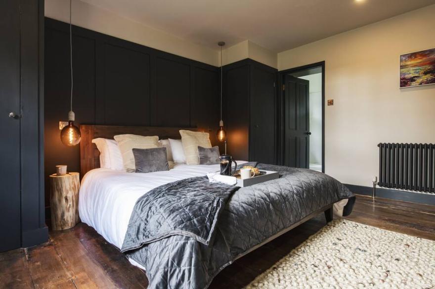 The Farm House at Bogee Farm - sleeps 8 guests  in 4 bedrooms