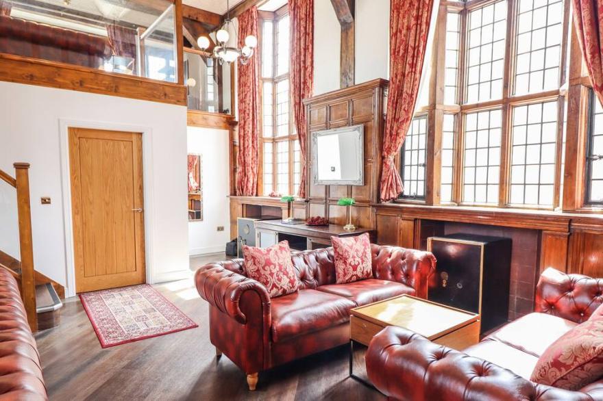 THE OLD BANK, pet friendly, character holiday cottage in Corwen