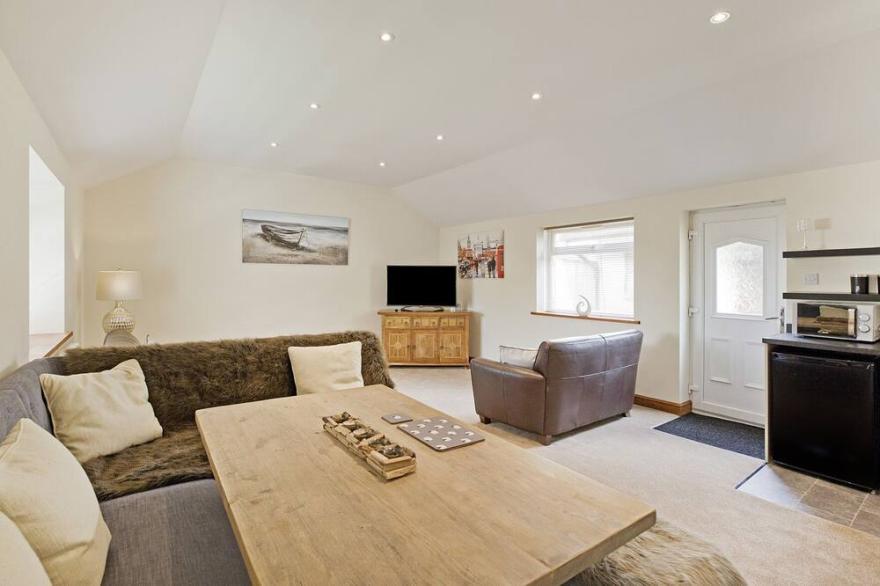 PLUM COTTAGE, with a garden in Knaresborough