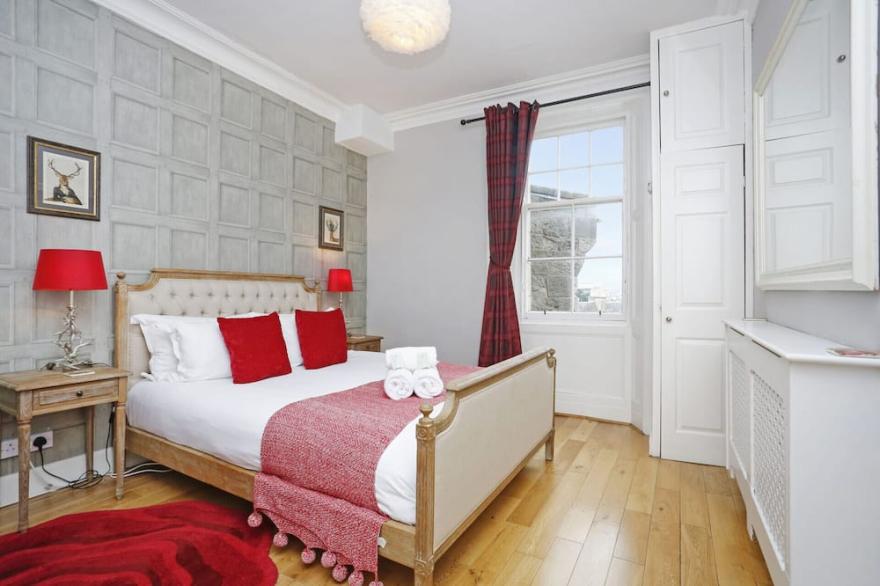 Stunning 1 bed flat near Edinburgh Castle