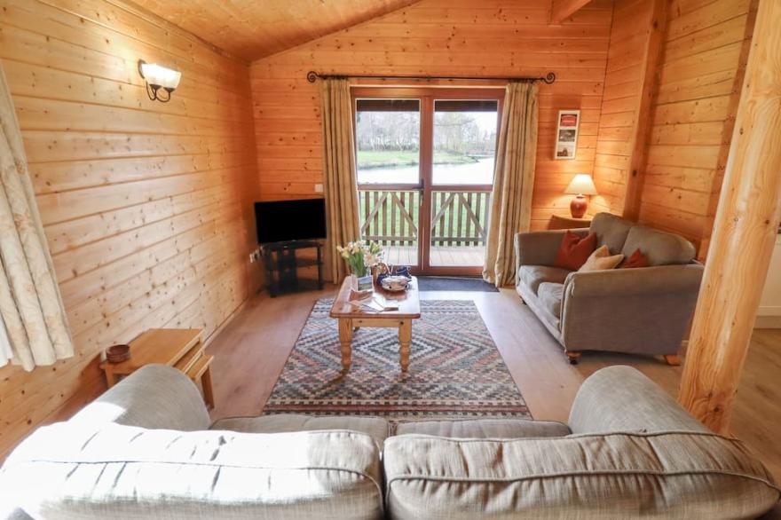 TAWNY LODGE, pet friendly, with a garden in Bardney