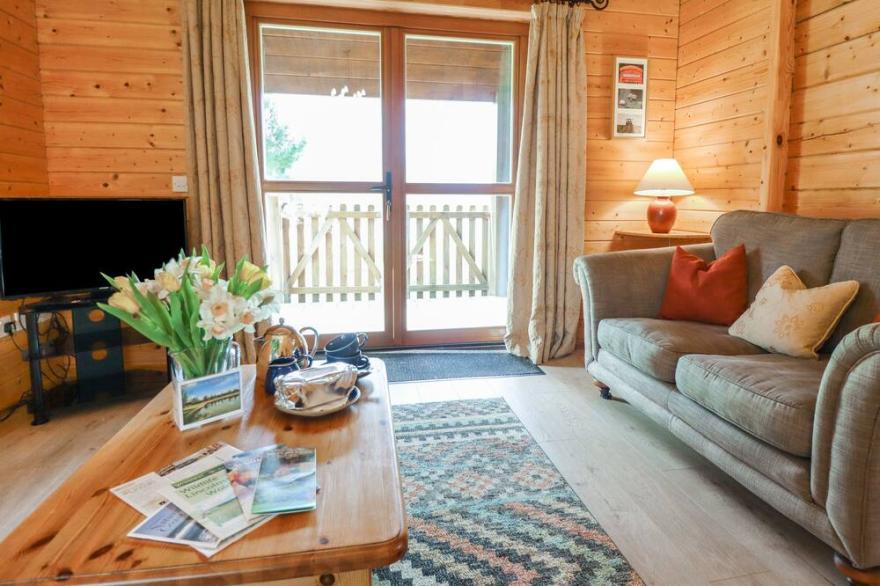 TAWNY LODGE, pet friendly, with a garden in Bardney
