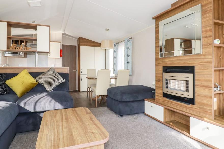 AVONMORE, pet friendly, with a garden in St Day