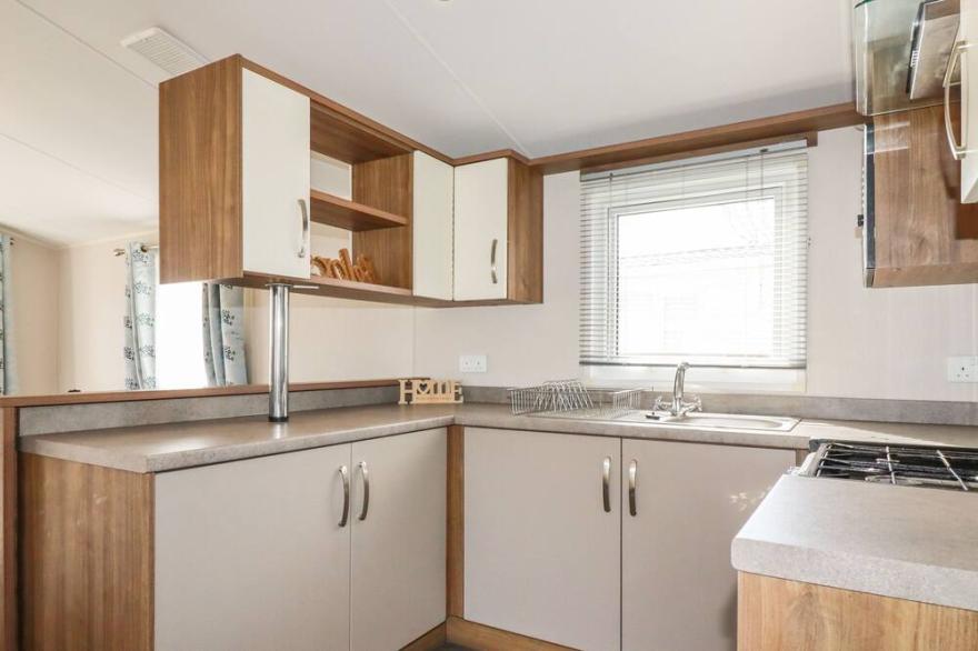 AVONMORE, pet friendly, with a garden in St Day