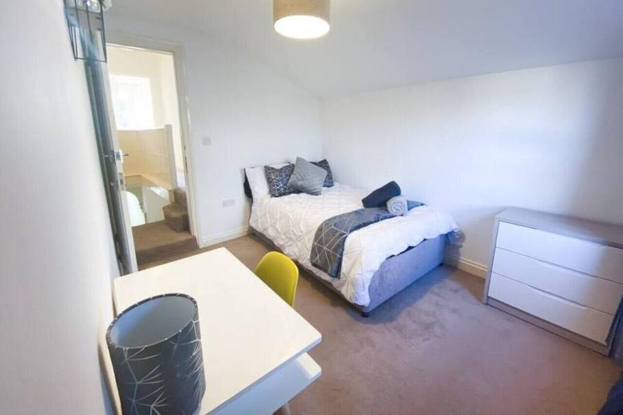 Central 4 bed-Reading City Centre