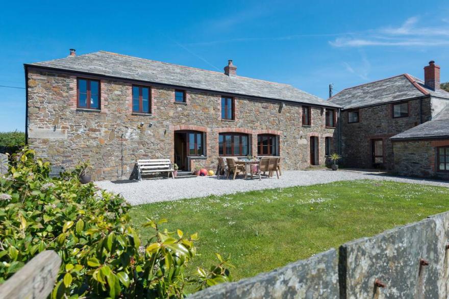 Mouls Island Barn 5 bedrooms, 5 bathrooms, Sea views of Port Quin bay