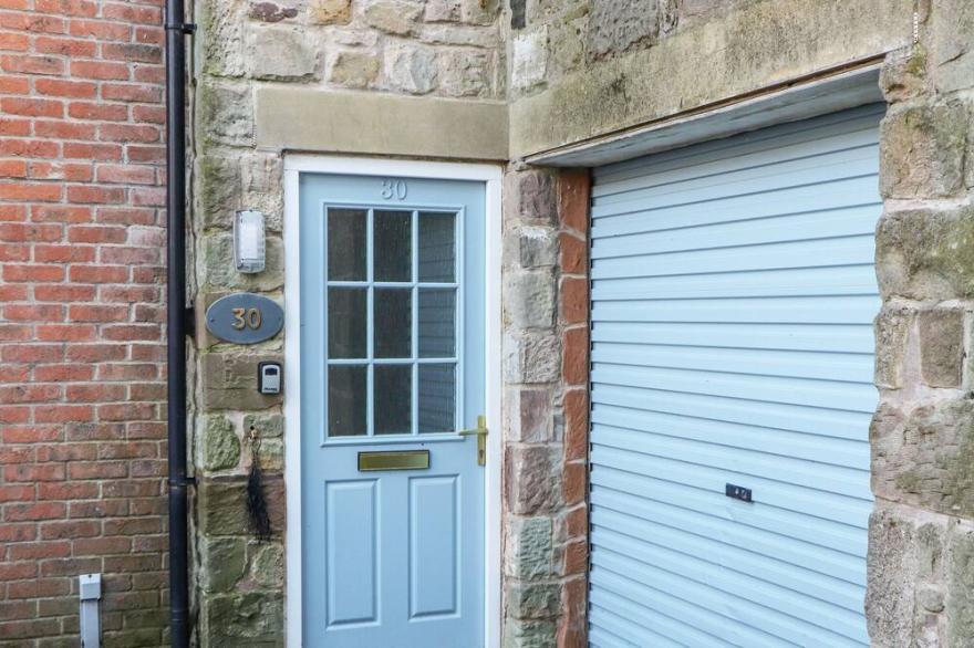 30 UNION STREET, pet friendly, character holiday cottage in Seahouses
