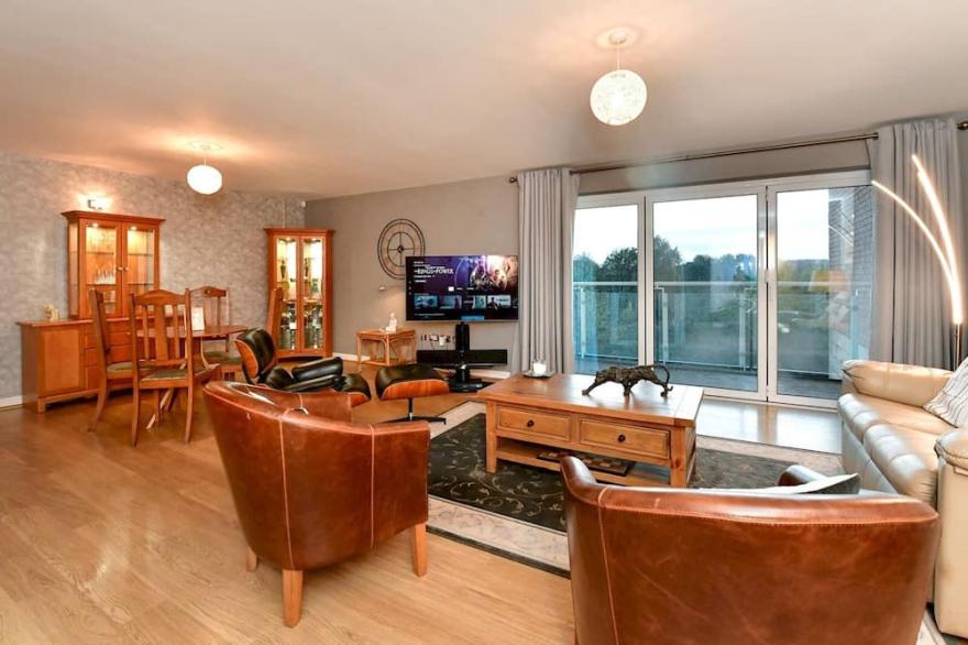 Pass the Keys | Classy 2 bed apartment in the bay with river views