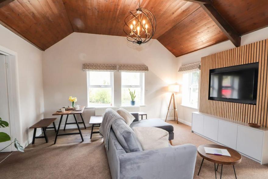 THE FLAT, pet friendly, character holiday cottage in Burgh By Sands