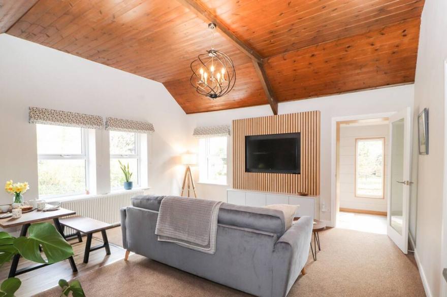 THE FLAT, pet friendly, character holiday cottage in Burgh By Sands