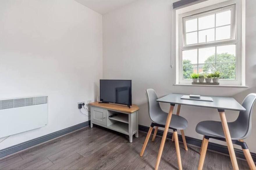 Studio Apartment in Worcester City Centre!