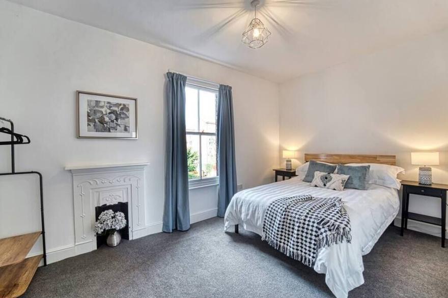 3 bedroom Worcester Home with Garden