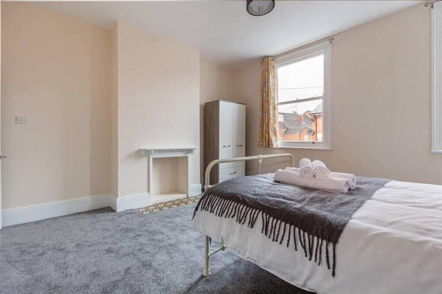 Beautiful 4 Bed House Worcester City Centre