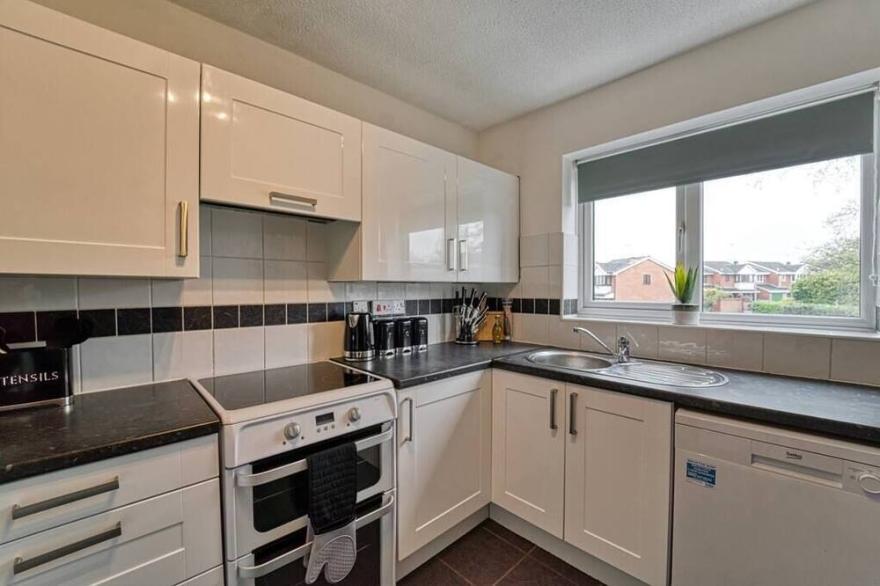 Stylish 3 Bedroom House with Parking