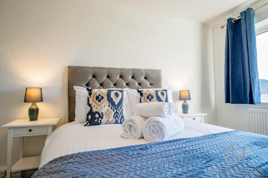 3 Bedroom House in Worcester with Parking