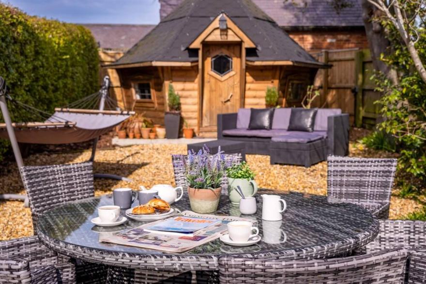 Captain's Keep -  a cottage that sleeps 8 guests  in 4 bedrooms