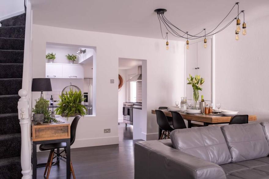 Captain's Keep -  a cottage that sleeps 8 guests  in 4 bedrooms