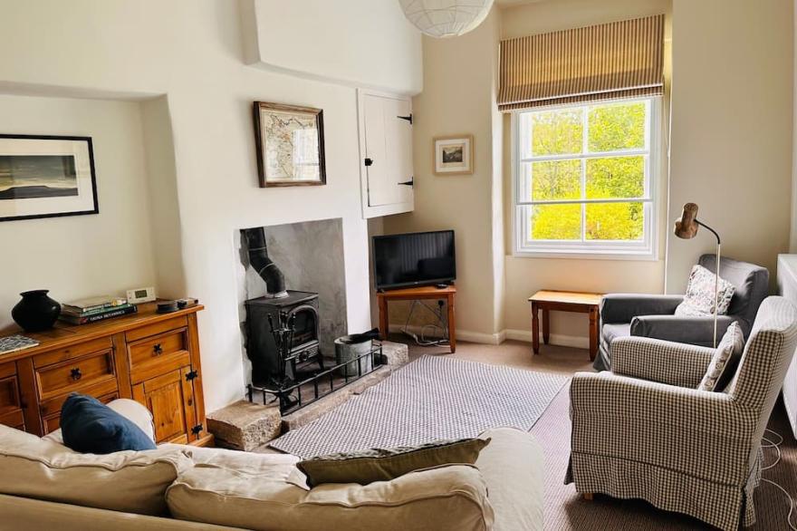 Beautiful stone cottage 5 miles from Richmond and the Yorkshire Dales w/ free Wifi, multi-fuel stove