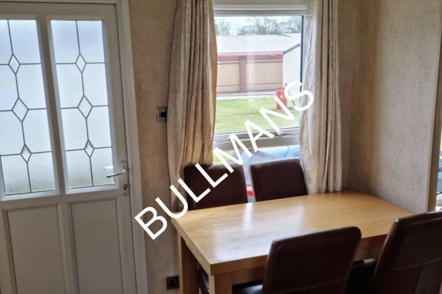 Delightful 3 bed caravan on VALLEY FARM Clacton-on-sea