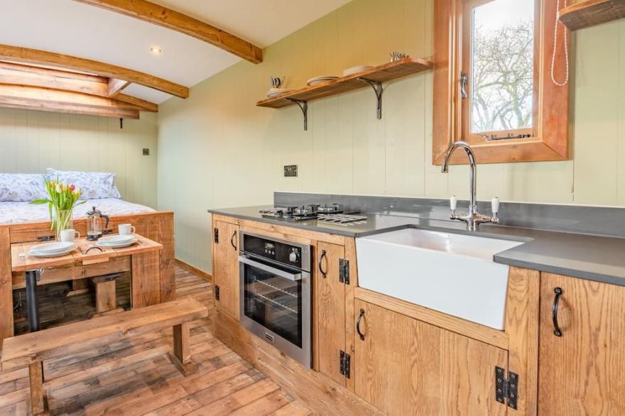 Bertha - sleeps 2 guests  in 1 bedroom