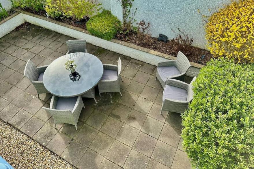 Pass the Keys | Traditional cottage in the Heart of Mumbles