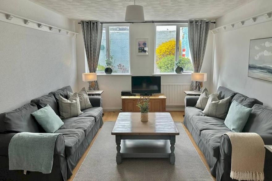 Pass the Keys | Traditional cottage in the Heart of Mumbles