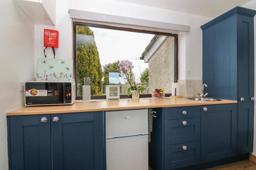 THE HIVE, pet friendly, country holiday cottage in Stanley