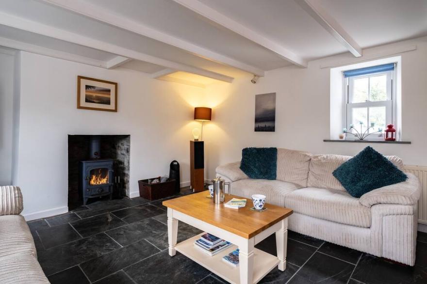 MARINE COTTAGE, pet friendly, character holiday cottage in Rock
