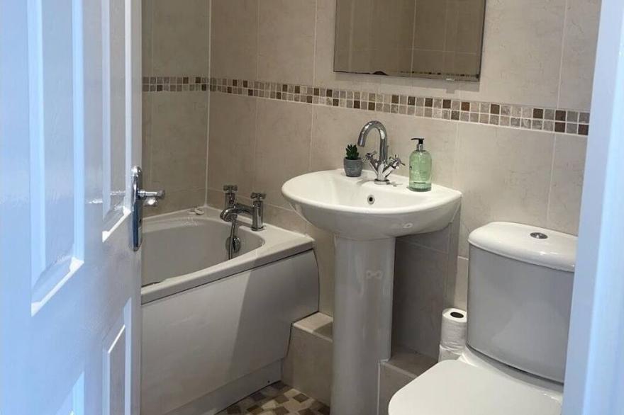 Charming Apartment In Heswall With Parking