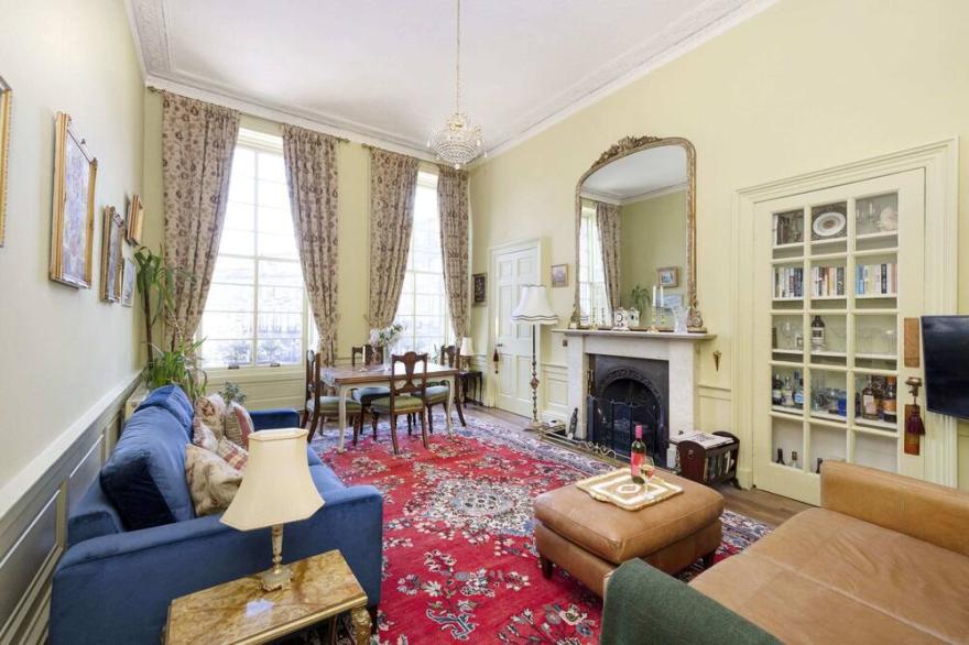 5* Georgian Apartment in the Heart of Edinburgh