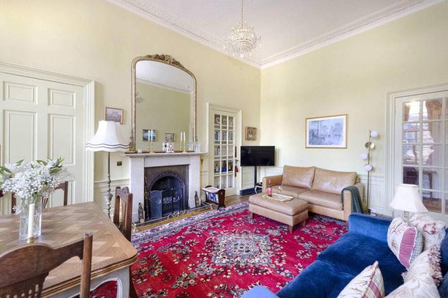 5* Georgian Apartment in the Heart of Edinburgh