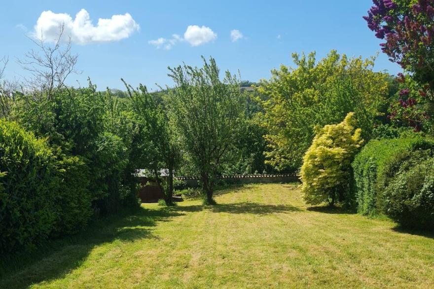 Large family home, stunning views and massive sunny terrace - close to beaches!!