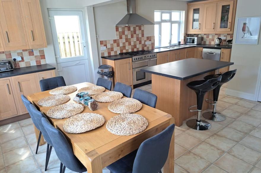 Large family home, stunning views and massive sunny terrace - close to beaches!!
