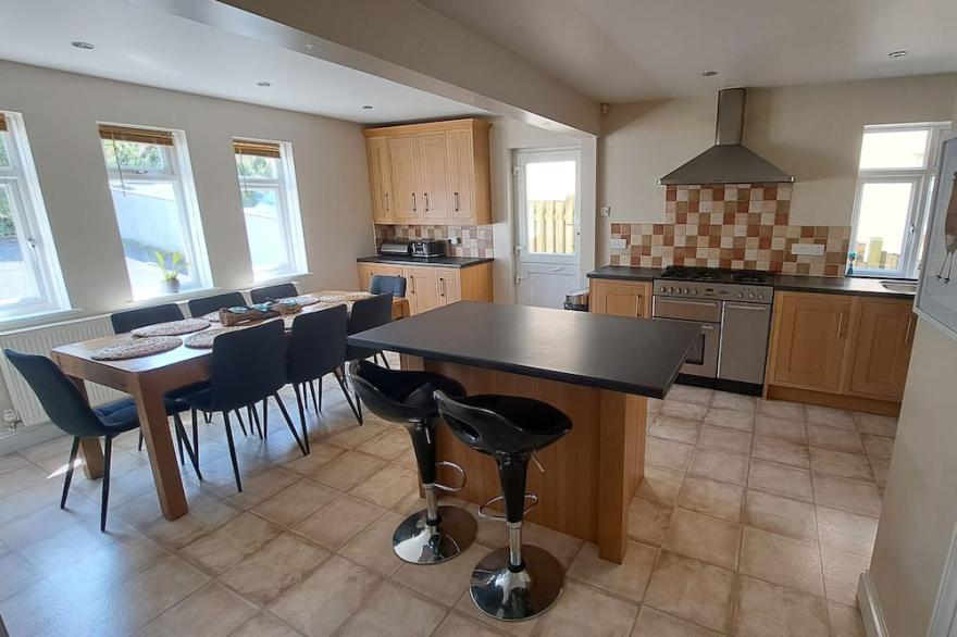 Large family home, stunning views and massive sunny terrace - close to beaches!!