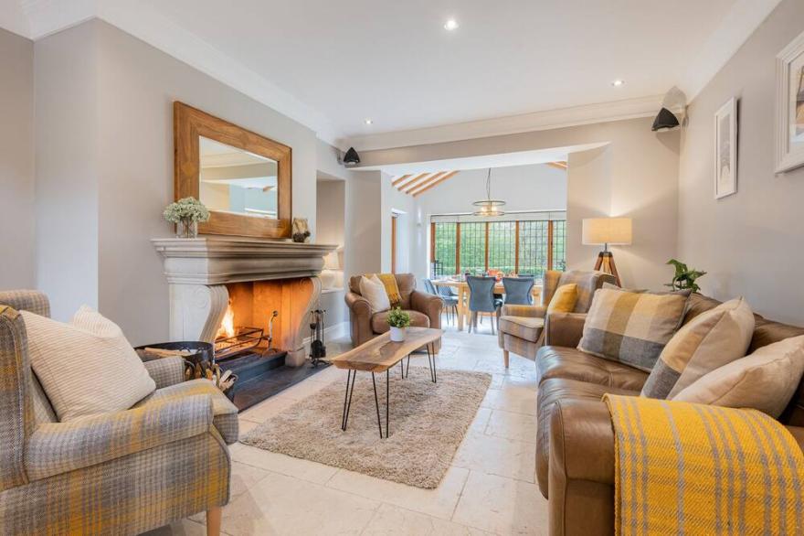 NEW Beechwood, Windermere, Sleeps 10 with a Hot tub!