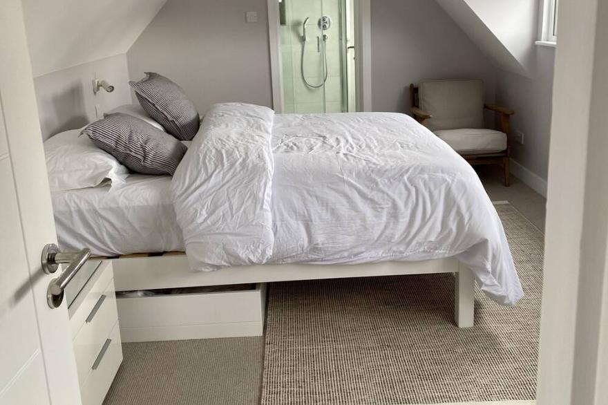 Contemporary holiday home 5 minutes walk to the beach and town centre