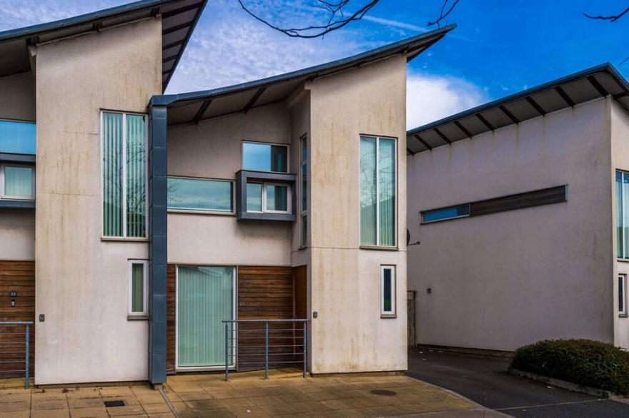 R&R nr the Etihad (5mins to City, Free Parking)