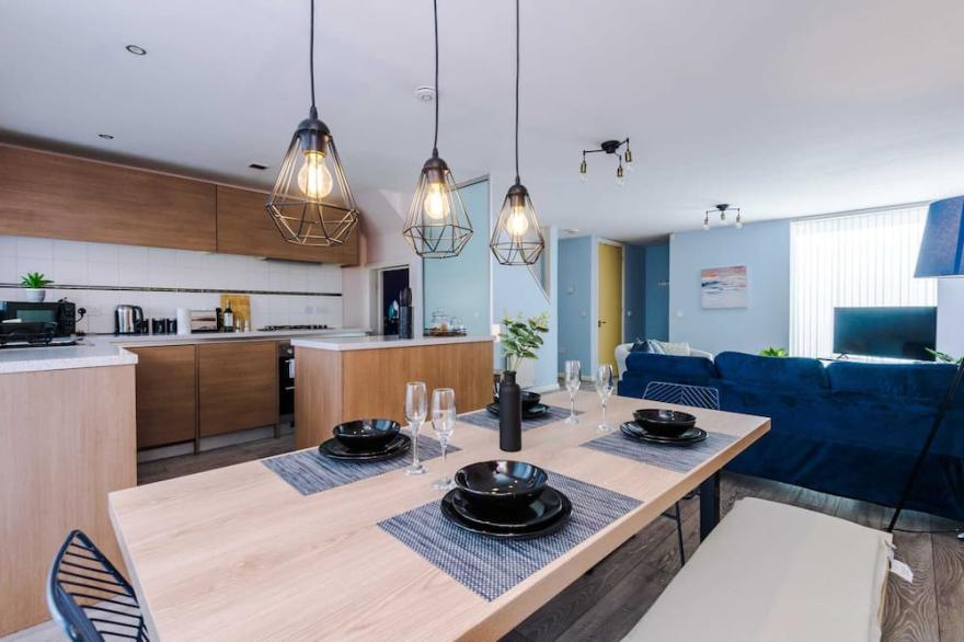 R&R nr the Etihad (5mins to City, Free Parking)