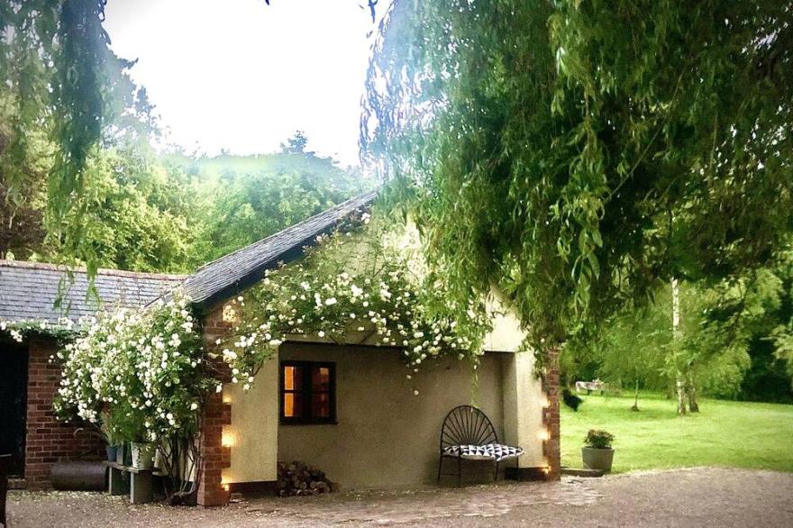 Orient House. Idyllic, self-contained, rural, sleeps 4