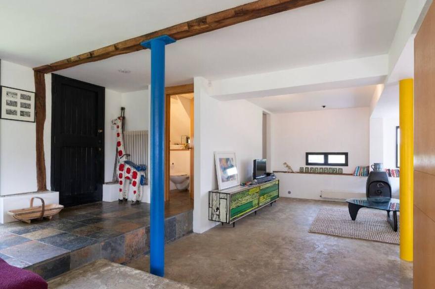 Architect converted barn in lovely rural setting