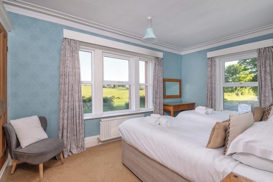 Sleeps 22 | Hot Tub | Games Room