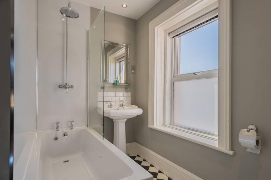 Sleeps 22 | Hot Tub | Games Room