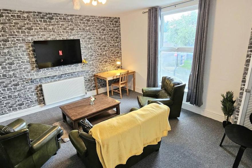 Bella's Place - Newly refurbished 3 bedroom duplex apartment