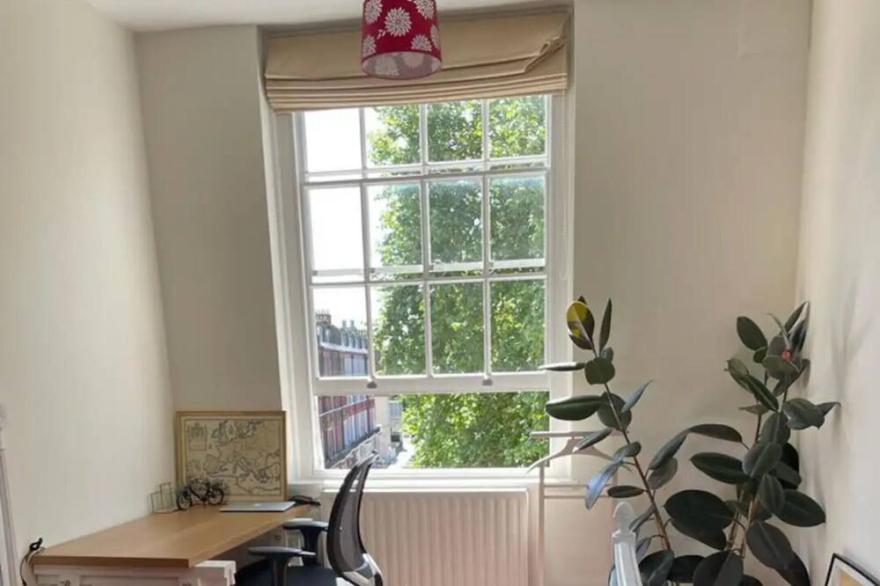 Family Friendly & Central 3BD Flat - Earls Court