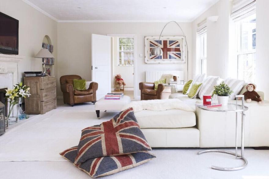 Beautiful Luxury seaside house with large secluded rear garden