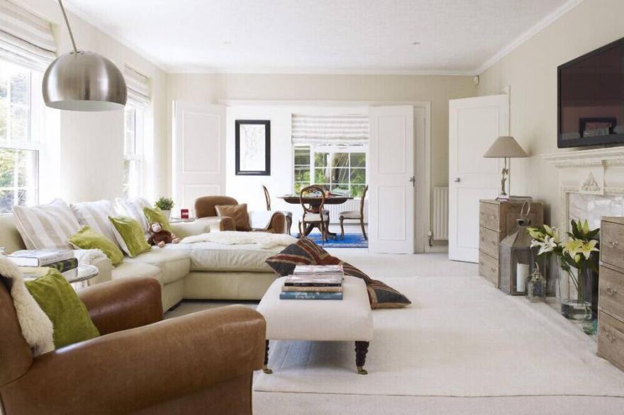 Beautiful Luxury seaside house with large secluded rear garden