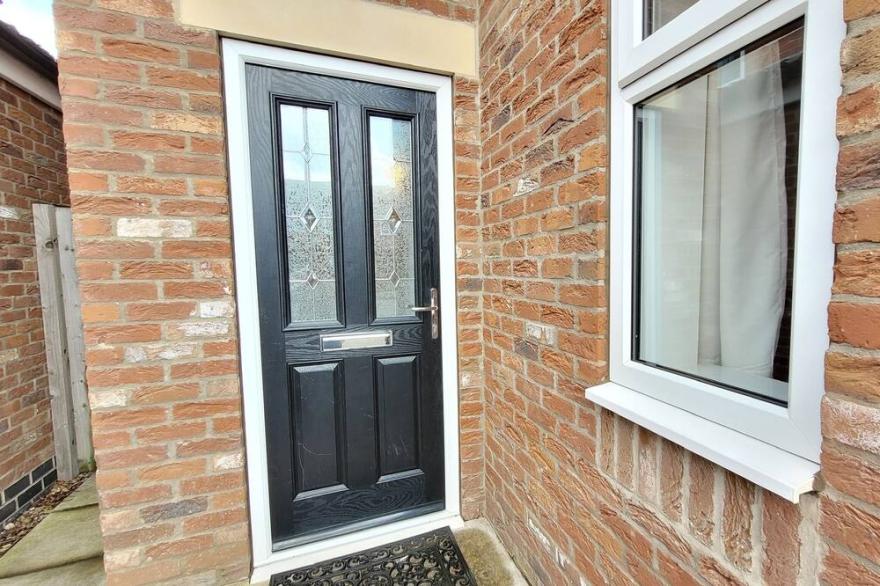 Alba House - Sleeps 8 with 2 Car Parking and Garden - 10 minute stroll into York