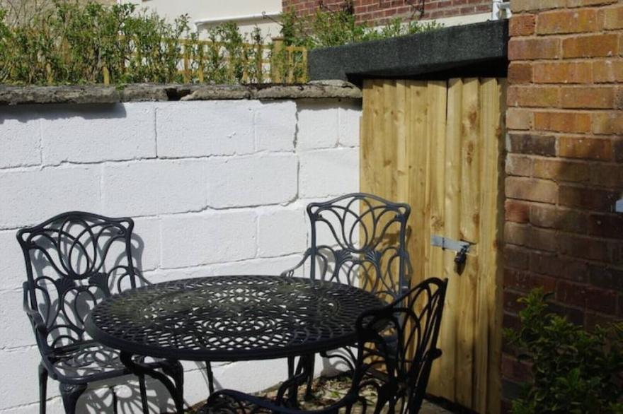 Cosy Cotswold Cottage - Penny Cottage - pet friendly - sleeps 2